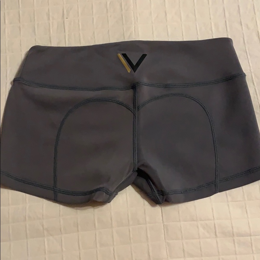 Vull Champion Short